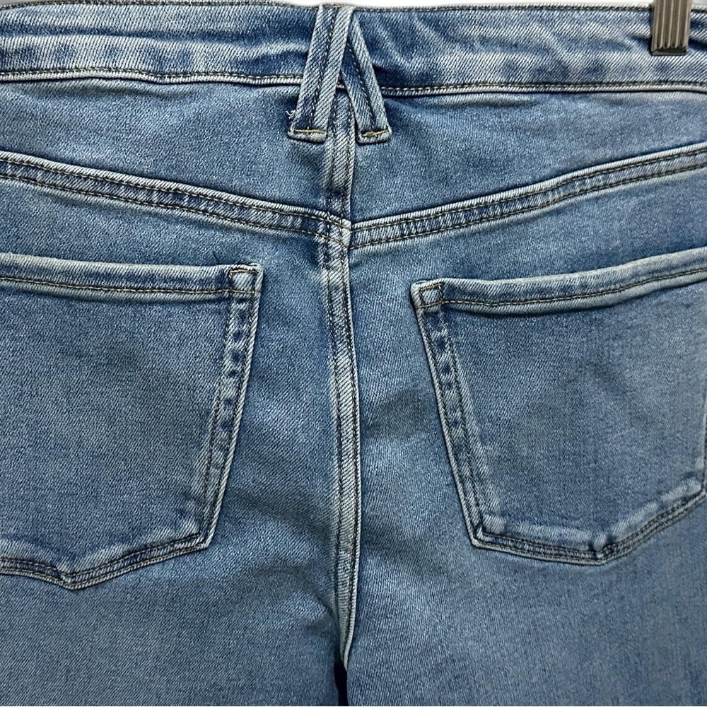 420 LC Lauren Conrad | EUC Vintage High Rise Medium Wash Flare Jeans (size 8) - Picture 8 of 14